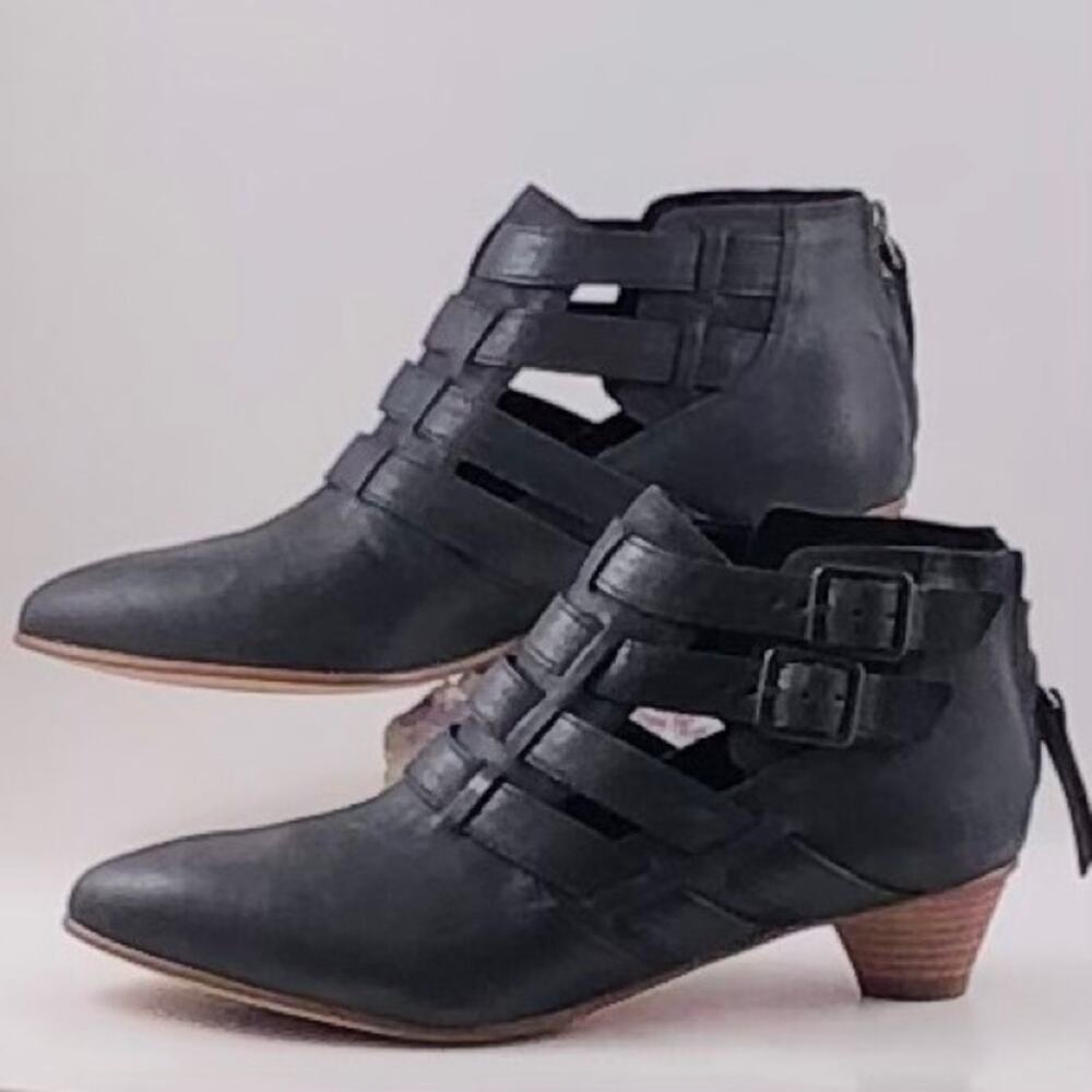 Clarks Mena Poppy leather bootie Black 8
